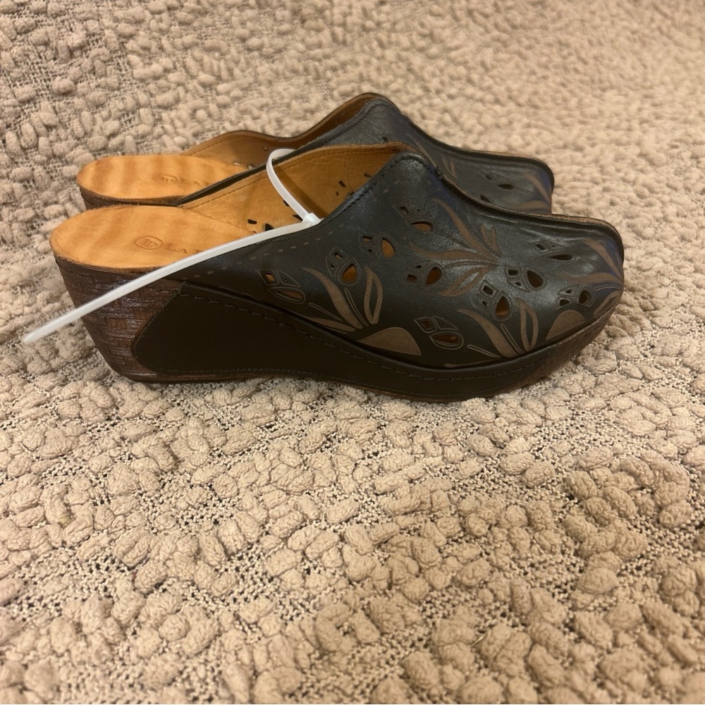 La Pinta | Dark Brown Leather Láser Cut Mules | Size6.5~7